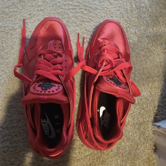 Nike Air Huarache Red Shoe - Picture 4 of 15